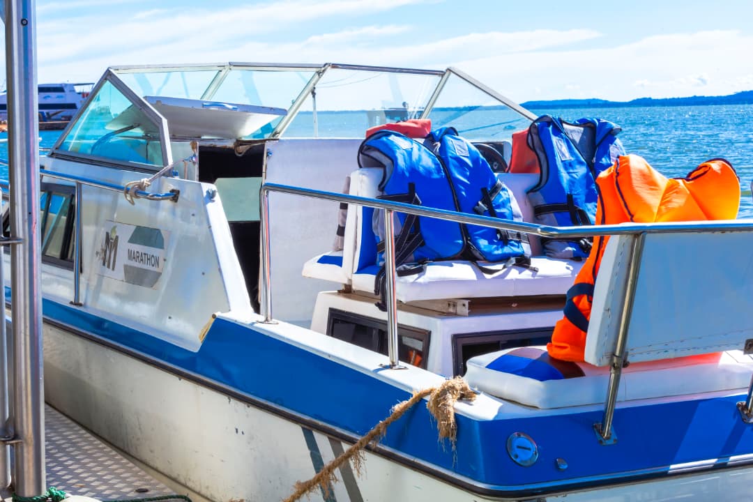 KCruise boat from the side